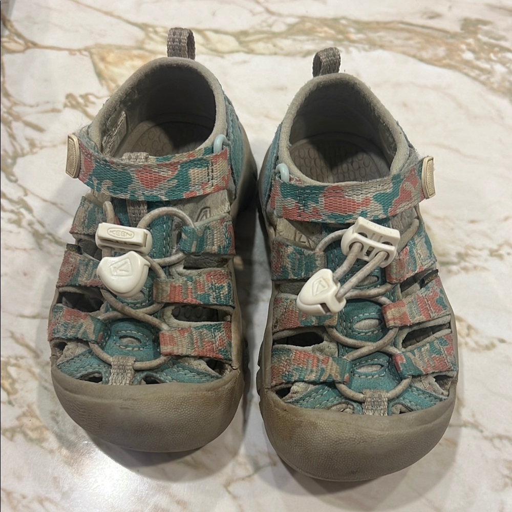 Keen pink and green camo Sandals with Adjustable Straps and Protective Toe Cap